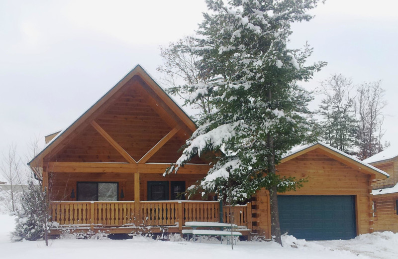 Cabin exterior at Warrens Lodging.