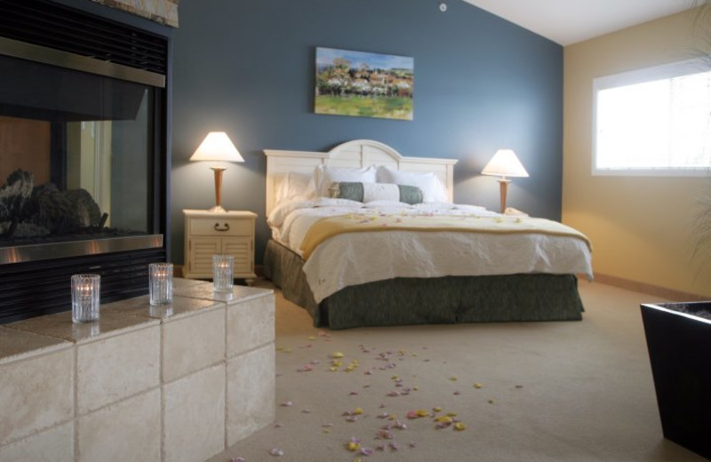 Guest room at Bay Pointe Inn.