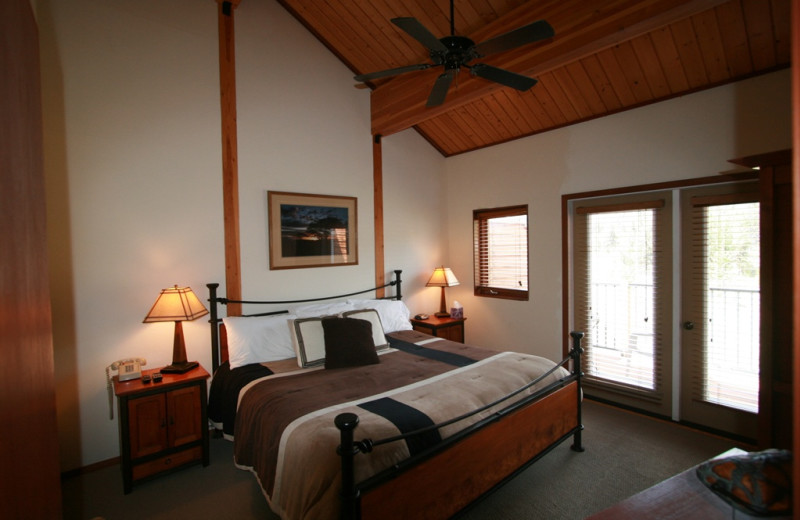 Guest bedroom at Bear Creek Lodge.