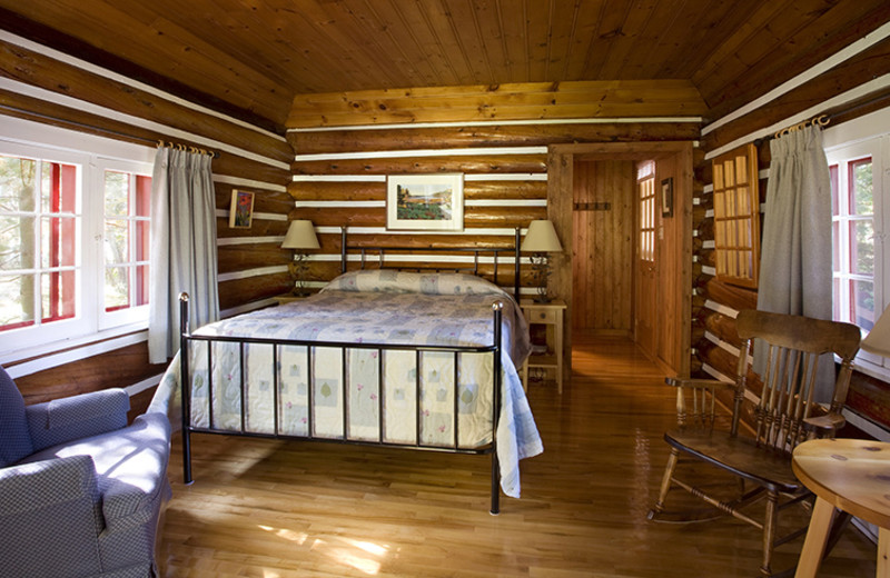 Cabin bedroom at Killarney Lodge.