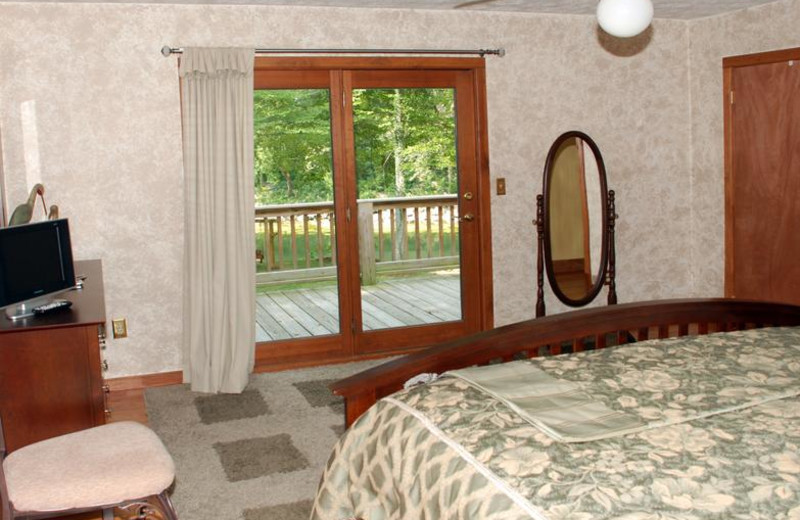 Cottage bedroom at Greenbrier River Retreat.