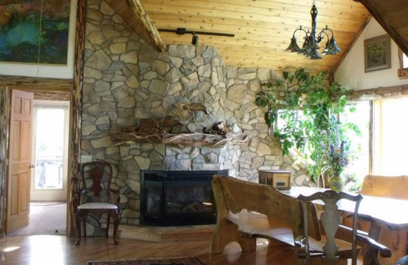 Living room at Hungry Moose Bed and Breakfast.