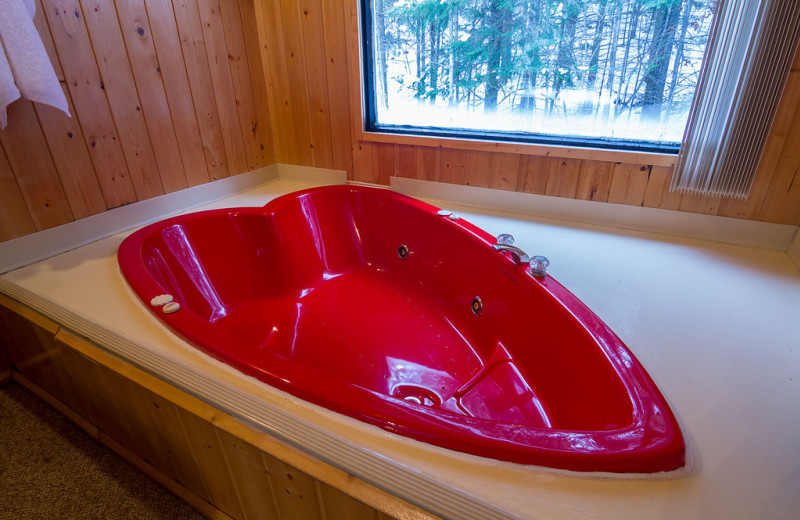 Heart shaped hot tub at Tallpine Lodges.