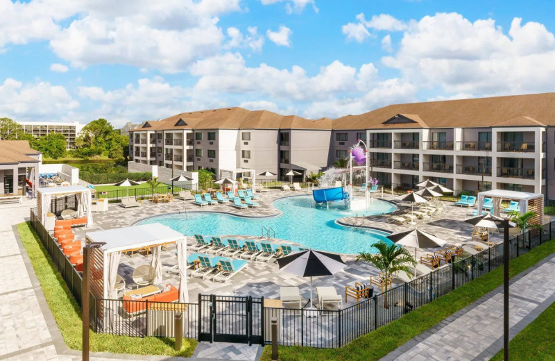 Outdoor pool at Courtyard by Marriott Orlando Lake Buena Vista at Vista Centre.