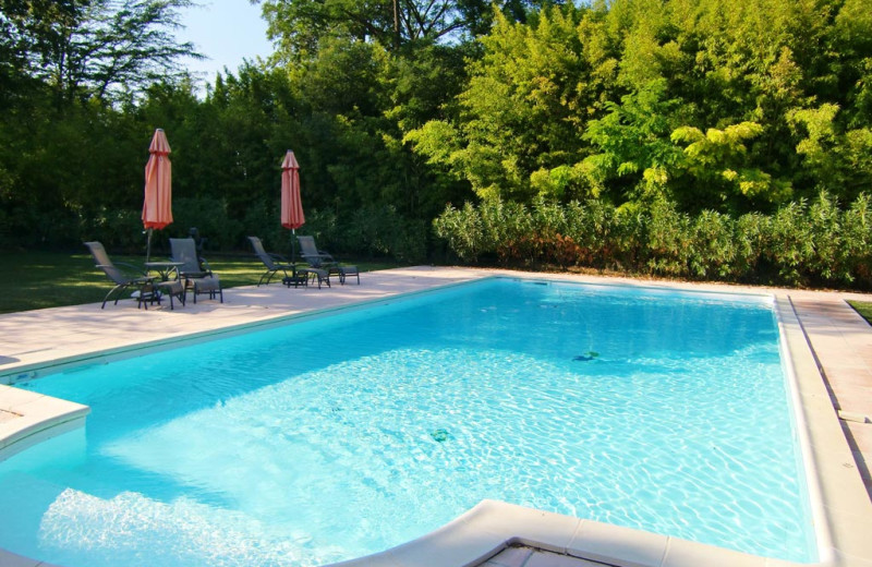 Outdoor pool at Château de Rieutort.