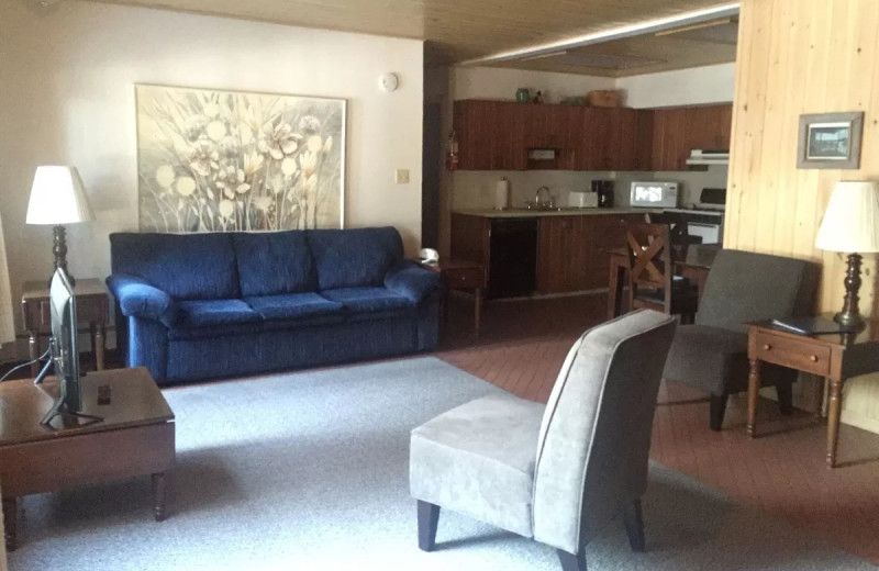 Guest living room at Thomsonite Beach Inn & Suites.