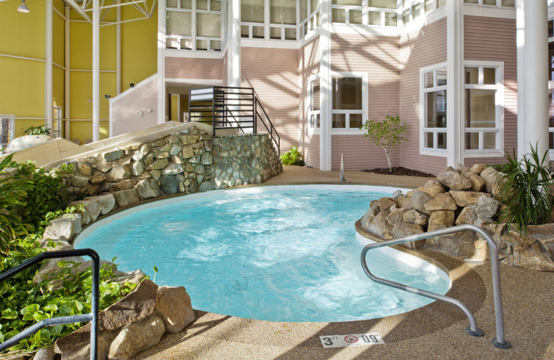 Outdoor pool at Steele Hill Resorts.