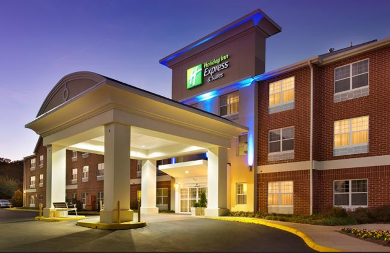 Exterior view of Holiday Inn Express Manassas.