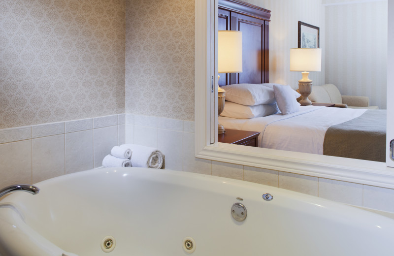 Soak in your tub at the DoubleTree Fallsview Niagara Falls