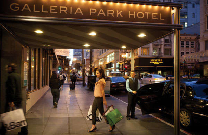 Exterior view of Galleria Park Hotel.
