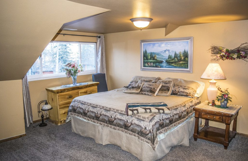 Bedroom at Alpine Forest Lodge.