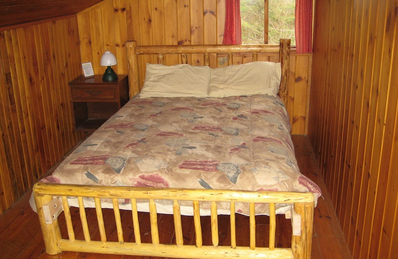 Guest bedroom at Algonquin Eco-Lodge.