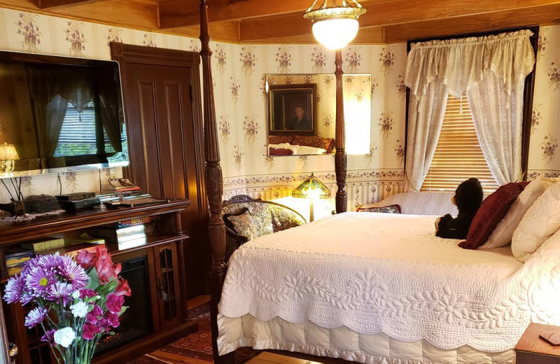 Guest room at Barclay Heights Bed