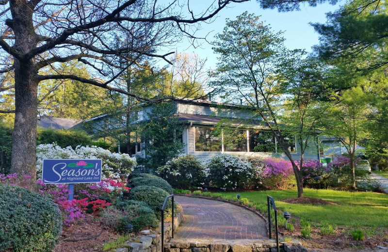 Exterior view of Highland Lake Inn.