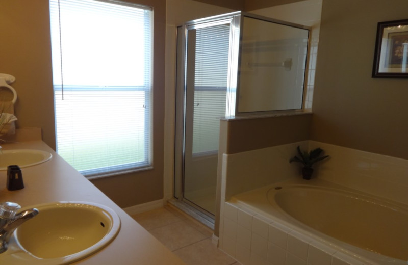 Rental bathroom at Orlando Sunshine Villas.