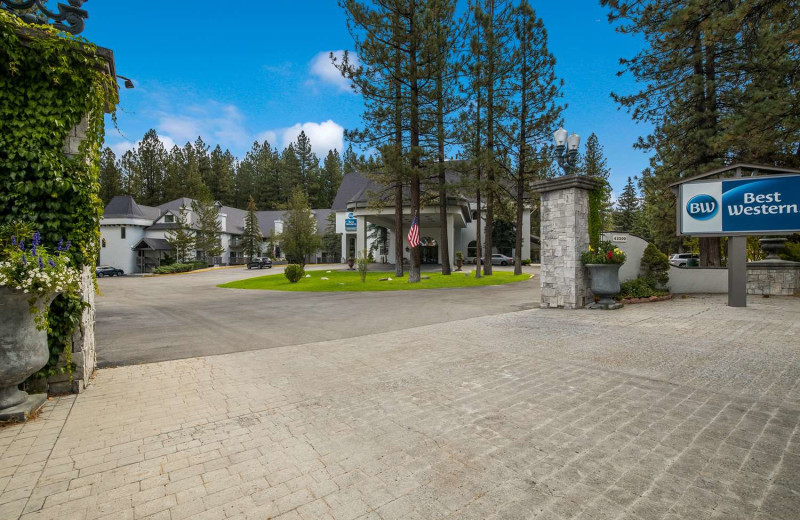 Exterior view of Best Western Big Bear Chateau.