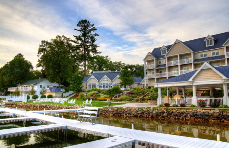 Exterior view of Bay Pointe Inn.
