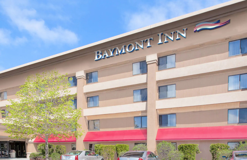 Exterior view of Baymont by Wyndham Flint.