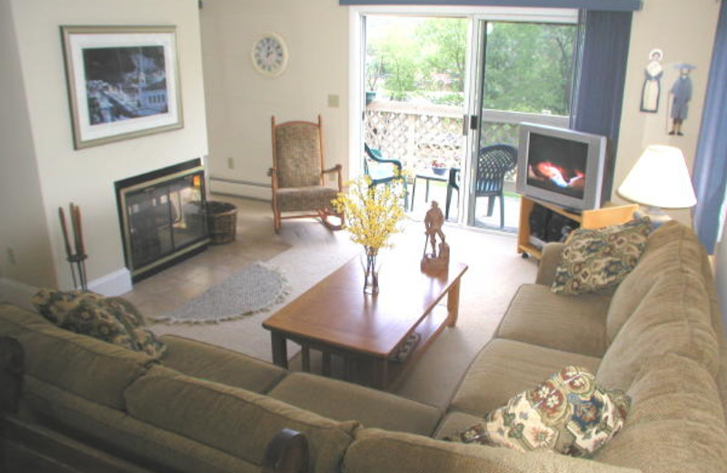 Guest living room at Mountainside Resort at Stowe.