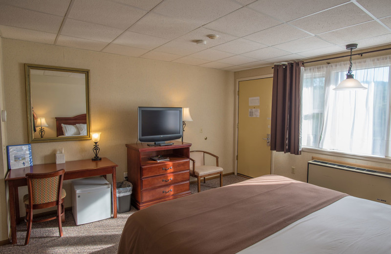 Guest room at Dunham's Bay Resort.