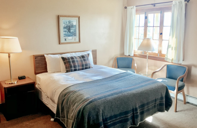 Guest room at Cascade Lodge.