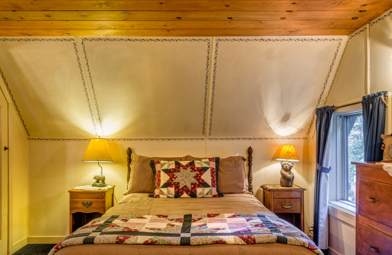 Cabin bedroom at Arrowhead Pine Rose Cabins.