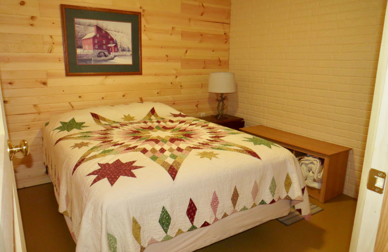 Cabin bedroom at Creeks Crossing Cabins.