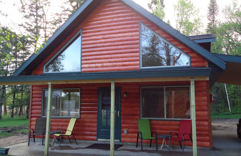Cabin exterior at Cedar Rapids Lodge.