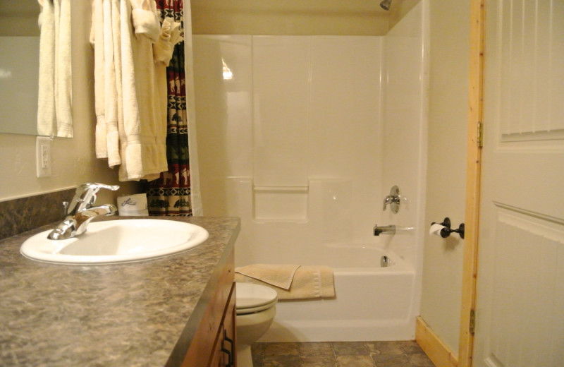 Cabin bathroom at Sawtelle Mountain Resort.