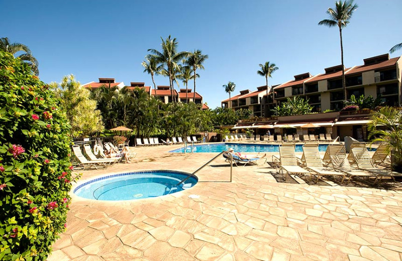 Outdoor pool and hot tub at Kamole Sands.