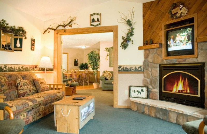 Guest living room at The Beacons of Minocqua.