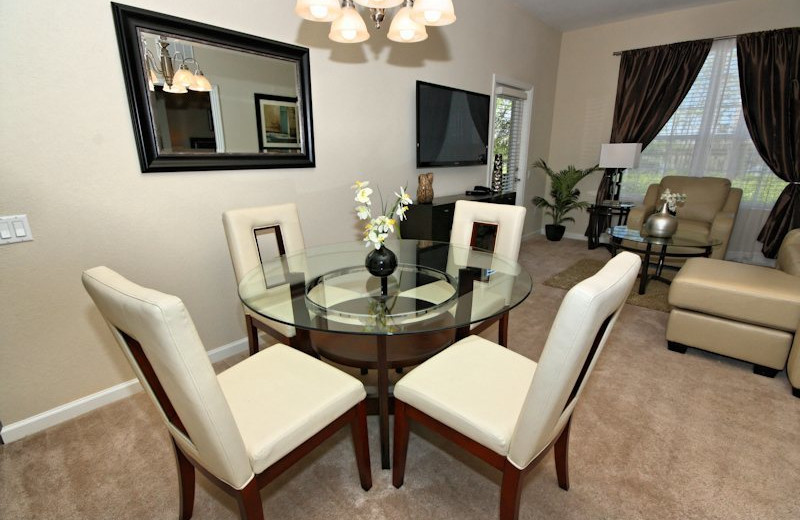 Vacation rental dining table at Vista Cay Inn.