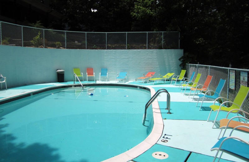 Outdoor pool at The Lodge At Eureka Springs.