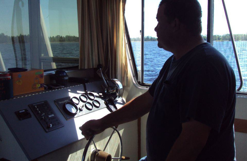 Driving the houseboat at Rainy Lake Houseboats.