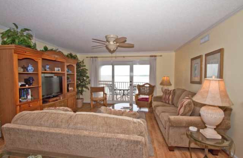 St. Simons Island Vacation Rentals Condo Pier Pointe 304 RAL
