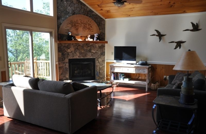 Cabin living room at Great Smokys Cabin Rentals.