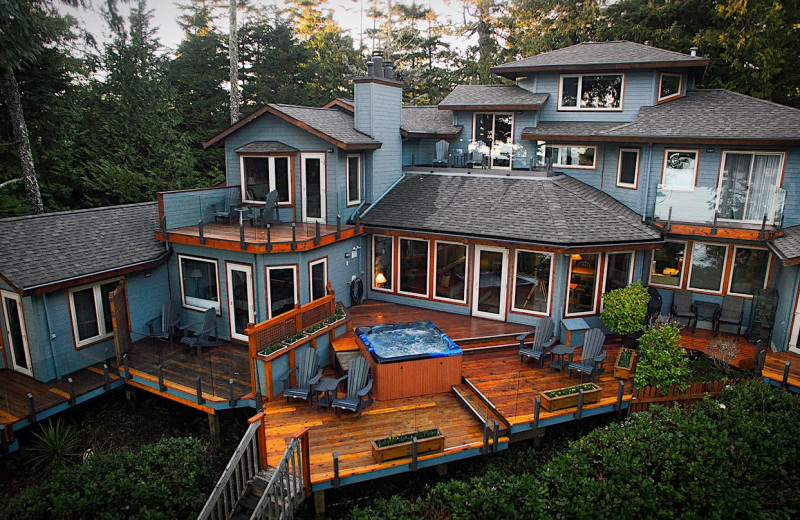 Exterior view of A Snug Harbour Inn.