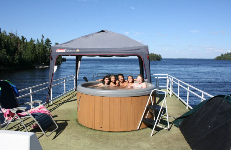 Houseboat hot tub at Rainy Lake Houseboats.