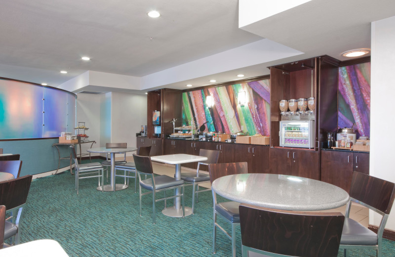Dining at SpringHill Suites Phoenix Chandler/Fashion Center.