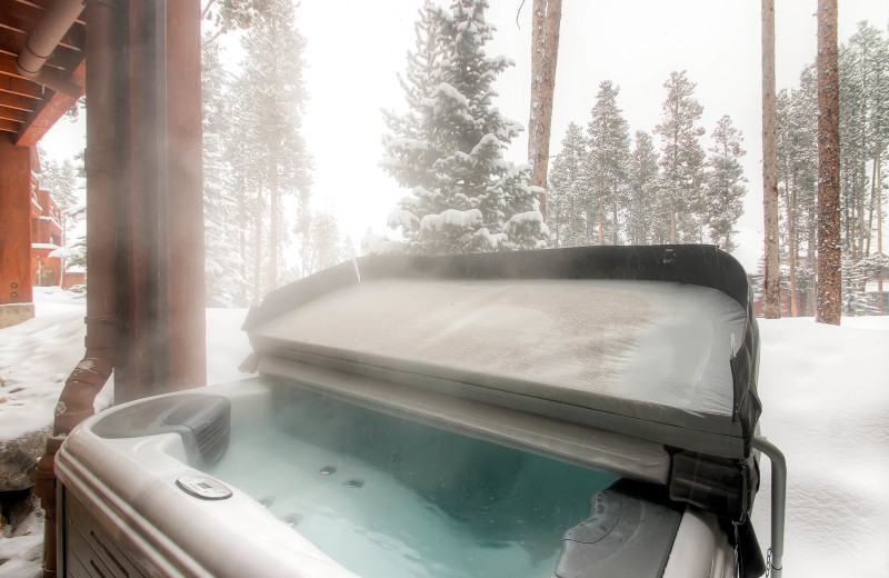 Hot tub at Paragon Lodging.