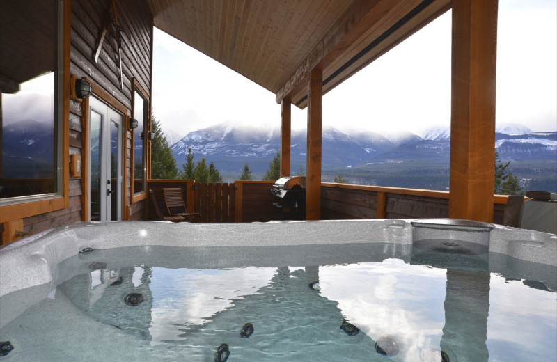 Rental hot tub at Cedar House Restaurant & Chalets.