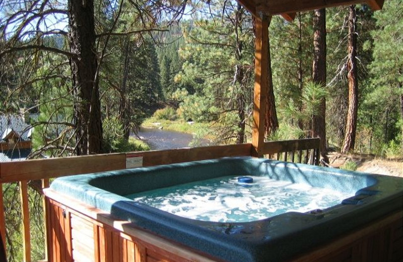 Jacuzzi at Idaho Cabin Keepers.