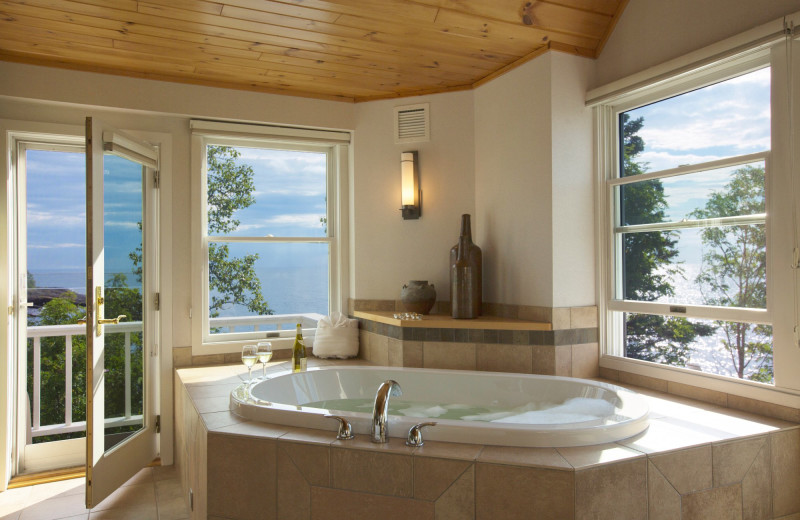 Guest jacuzzi at Bluefin Bay on Lake Superior.
