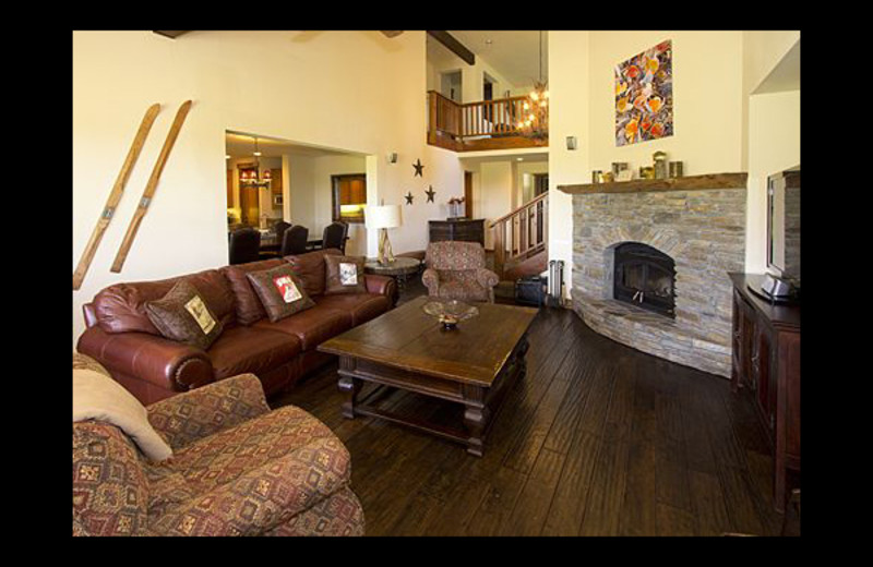 Vacation rental living room at Mammoth Property Reservations.