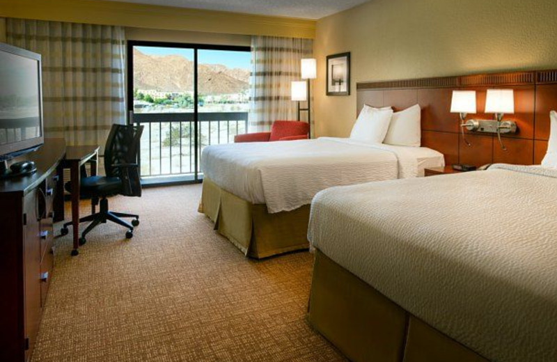 Double guest room at Courtyard Palm Springs.