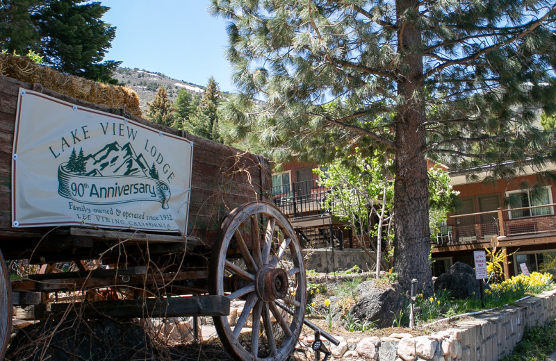 Exterior view of Lake View Lodge Lee Vining.