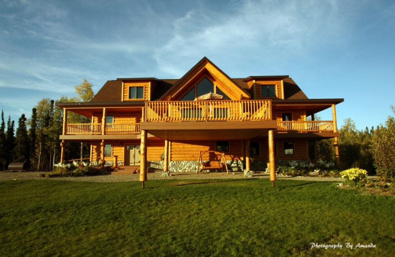 Exterior view of Creekside Lodge.