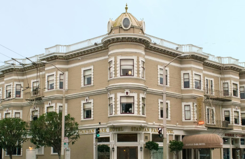 Exterior view of Stanyan Park Hotel.