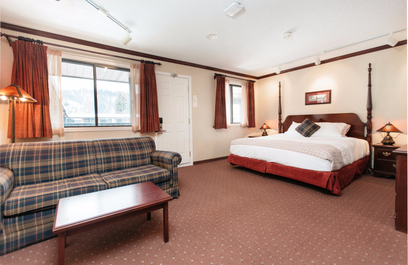 Guest room at Mount Robson Inn.