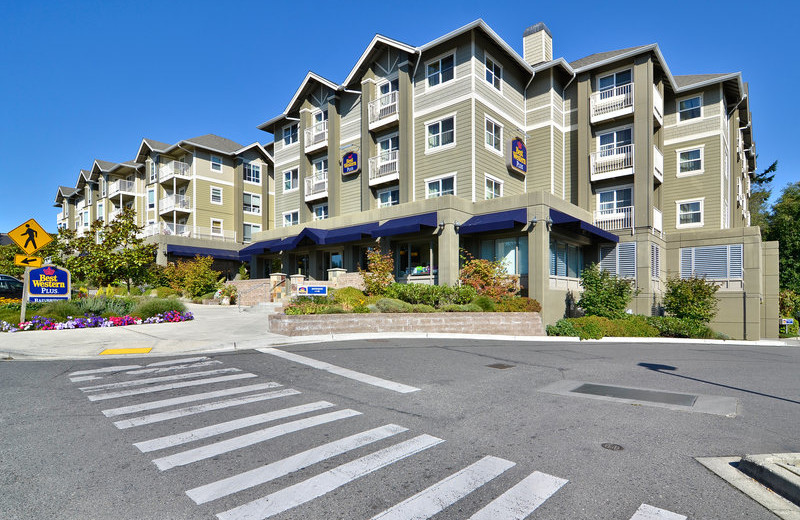 Exterior view of Best Western Bainbridge Island.